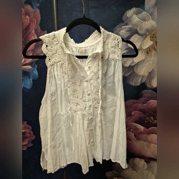 Free People Tops - NWT Free People Cream Lace Sleeveless Blouse,XS